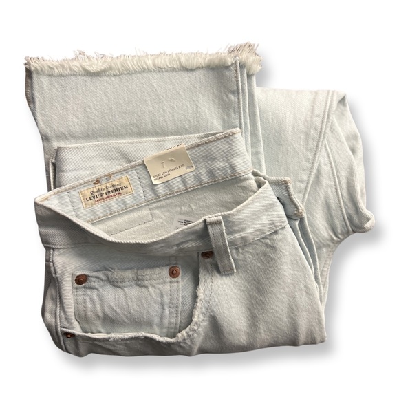 Levis Premium 501 Original Cropped Light Indigo - Blue - Picture 11 of 16